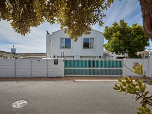 4 Bed House in Kirstenhof