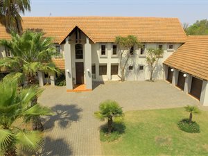 5 Bed House in Silver Lakes Golf Estate
