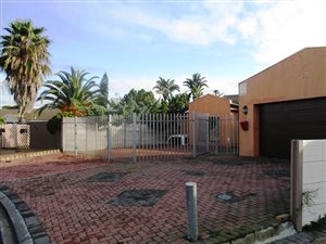 3 Bedroom House in Mikro Park