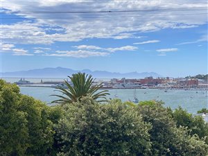2 Bed Apartment in Simons Town