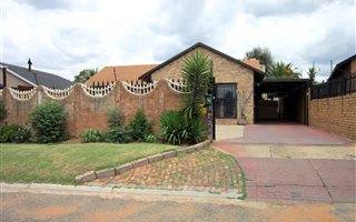 3 Bedroom House in Roseacre