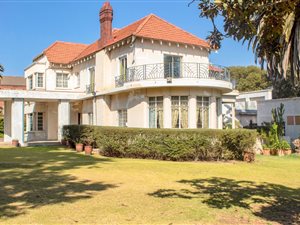 800 m² Commercial space in Houghton Estate