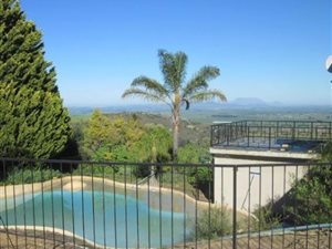 678 ha Farm in Malmesbury