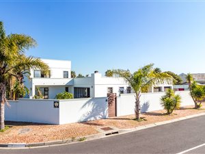 4 Bed House in Goedemoed