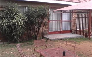 1 Bedroom Flat in Sonheuwel