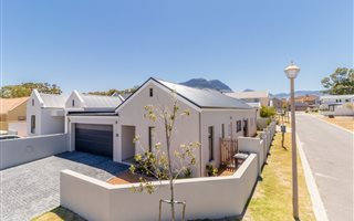 3 Bedroom House in Heritage Park