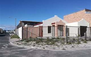 4 Bedroom House in Weltevreden Valley