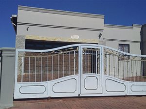 3 Bed House in Mondeor