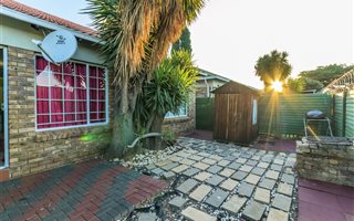 2 Bedroom Apartment in Doornpoort and surrounds