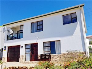 4 Bedroom House in Mossel Bay Central