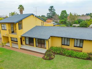 4 Bedroom House in Aston Manor
