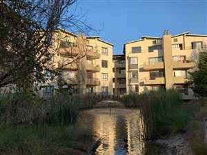 3 Bed Apartment in Somerset West Central