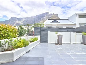 2 Bed Townhouse in Higgovale