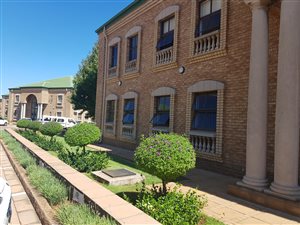 300 m² Commercial space in Highveld