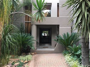 5 Bed Townhouse in Silver Lakes Golf Estate