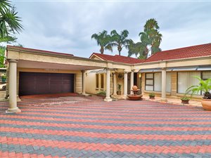 4 Bed House in Theresa Park
