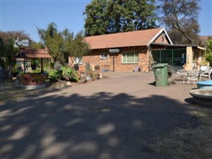 7 ha Farm with House in Zandfontein AH