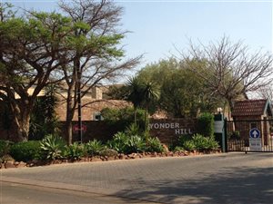 2 Bed Flat in Rietvalleirand