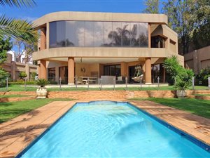 4 Bed House in River Club