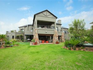 4 Bed House in Honeydew Manor