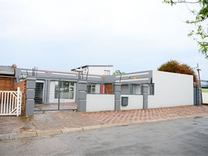 7 Bed House in Eldorado Park