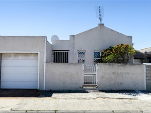 3 Bed House in New Woodlands