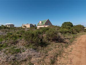 740 m² Land available in Bettys Bay