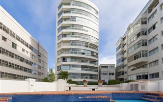 4 Bedroom Apartment in Mouille Point