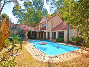 8 Bed House in Val de Grace