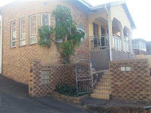 5 Bed House in Shallcross