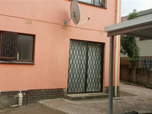 Bachelor apartment in Yellowwood Park