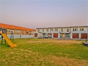 3 Bed Apartment in Rynfield