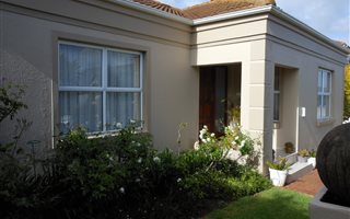 4 Bedroom House in The Crest