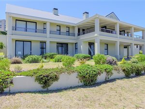 4 Bed House in Hemel en Aarde