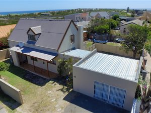 3 Bedroom House in Melkbosstrand