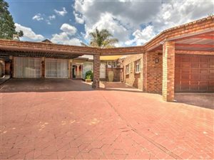 5 Bed House in Brackendowns