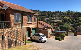 3 Bedroom Townhouse in Helderkruin