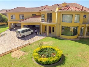 6 Bed House in Summerset