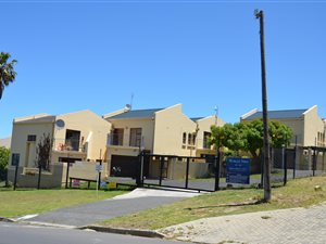 3 Bed Duplex in Heldervue