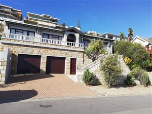 2 Bed House in Mossel Bay Central