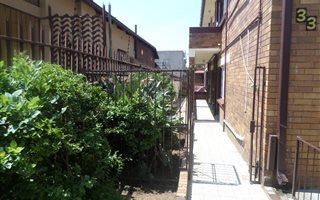 12 Bedroom Flat in Rosettenville