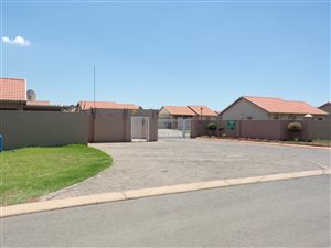 3 Bed Townhouse in Brakpan Central