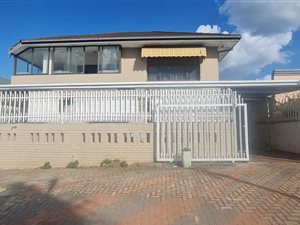 11 Bed House in Laudium