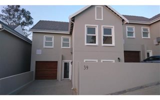 4 Bedroom Townhouse in Bryanston West