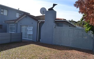 2 Bedroom Garden Cottage in Brandwood