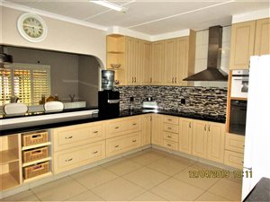 5 Bed House in Grantham Park
