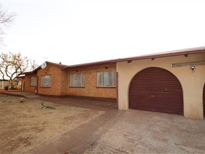 3 Bed House in Edelweiss