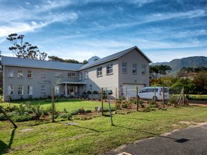3 Bed House in Sir Lowrys Pass