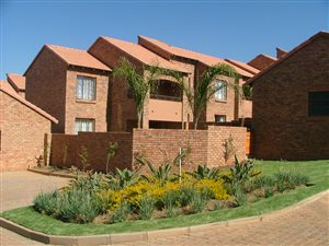 2 Bed Apartment in Mooikloof Equestrian Estate