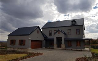 4 Bedroom House in Boschkop